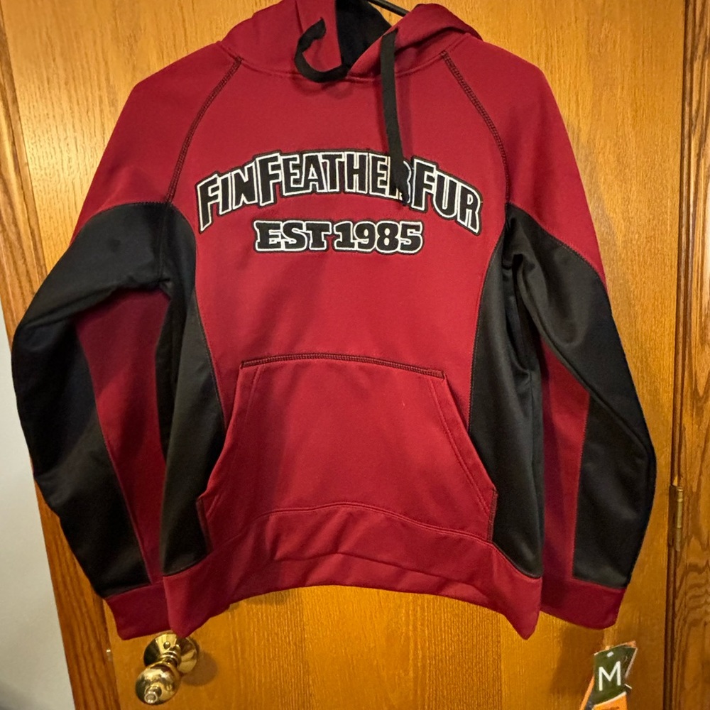 NWT Fin‎ Feather Fur Trail Crest Hoodie Red And Black Performance 360 Medium